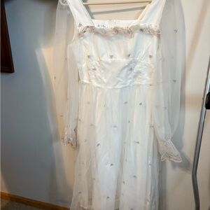 Elegant White Long Sleeve Dress